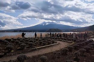 格威：球队需要在防守端进步一点 我们还有很长的路要走